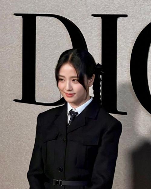 280224: джису из Blackpink на показе Dior на неделе моды. 01 280224: джису из Blackpink на показе Dior на неделе моды. 01