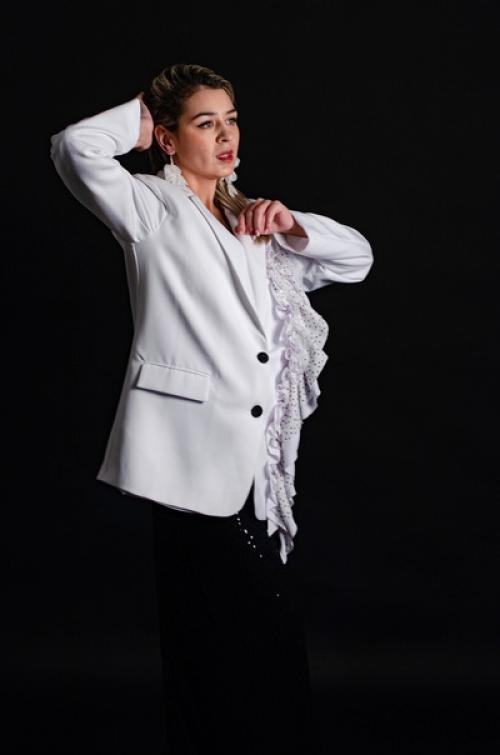 Еще один сложный на фактуры, но, вместе с тем, интересный образ с недавней фотосессии моего выпуска стилистов в академия красоты эколь в Перми. 01