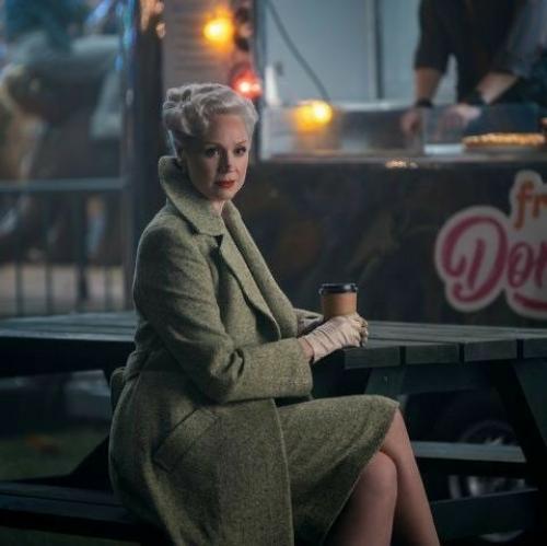 Бриенна тарт- очень высокая, крупная, сильная женщина, которая мастерски управляется с мечом и мечтает стать рыцарем. 07