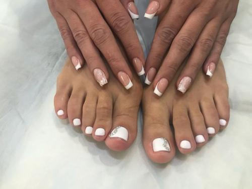 Всем добрый день девушки, наши мастера сделают вас красивыми и все это по привлекательным ценам. 06