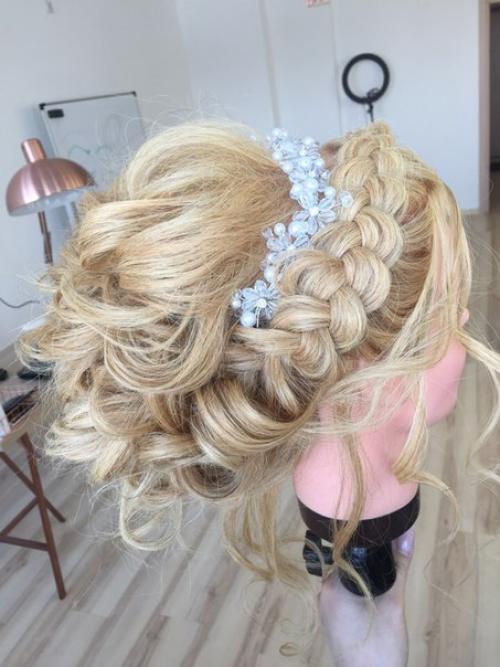 В поиске муз для отработки свадебных причёсок и макияжа? 02