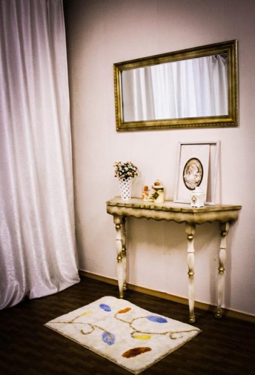 Фотографирую в студии, также мы делаем прически, макияж, подбираем образ для фотосессии, так что приходите к нам в гости. 03