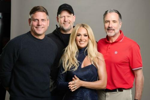 За каждым моментом в свете софитов стоит целая команда, которая сияет не менее ярко! 05