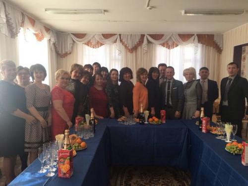 В преддверии 8 марта в центре детского творчества необычно поздравили женщин - руководителей. 05