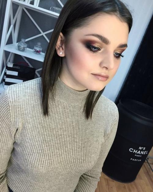 Девочки, которые интересуются записью на выпускной вечер. 01 Девочки, которые интересуются записью на выпускной вечер. 01