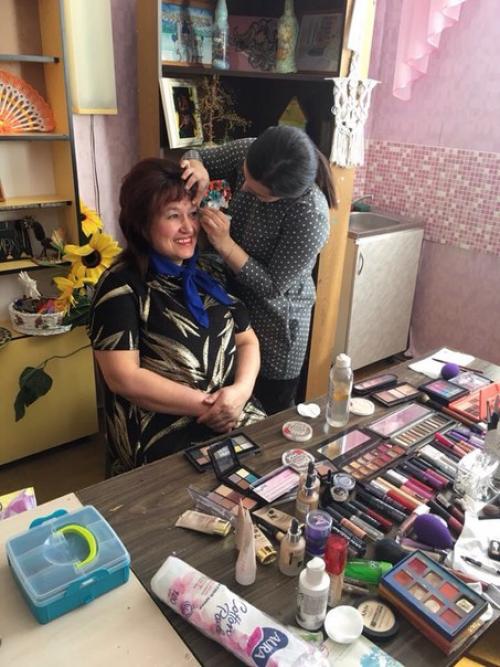 В преддверии 8 марта в центре детского творчества необычно поздравили женщин - руководителей. 03