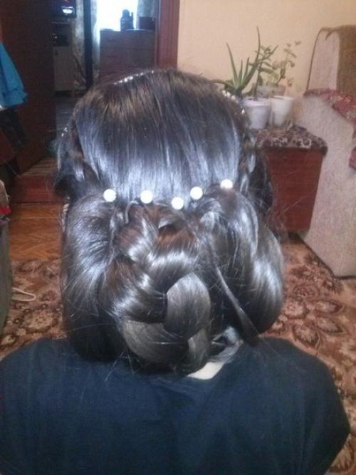 Делаю маникюр - 200 гелевое покрытие, педикюр - 200, прически - 150, макияж - 100. 04