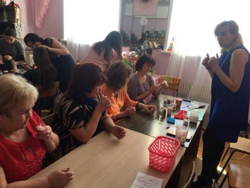 В преддверии 8 марта в центре детского творчества необычно поздравили женщин - руководителей. 01