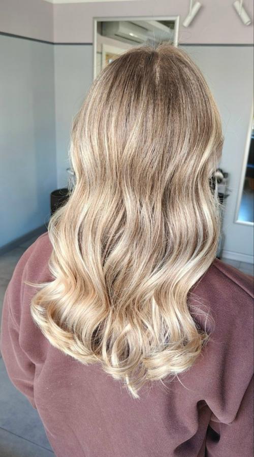 Контуринг - тренд последних лет, который пришел в мир парикмахерского искусства от визажистов.  