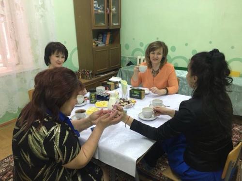 В преддверии 8 марта в центре детского творчества необычно поздравили женщин - руководителей. 06