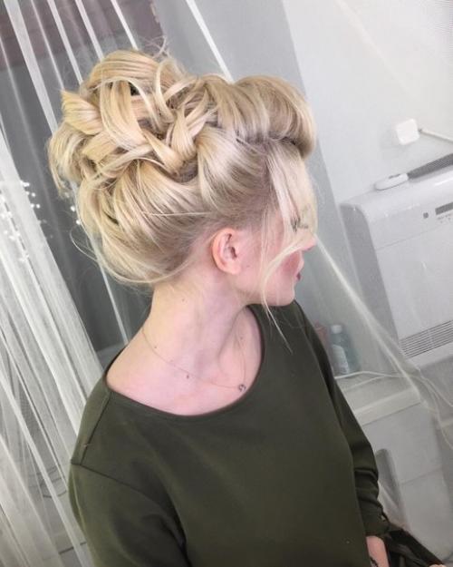 Добрый день!  Ищу модель на причёску и макияж для фотосессии желательно со светлыми крашеными волосами! 02