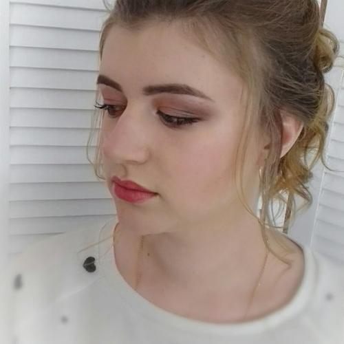 Девочки, запускаю акцию на весь апрель, цена полного образа (прическа + макияж) всего 1500 р.! 01