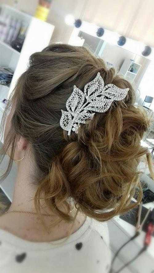 Девочки, запускаю акцию на весь апрель, цена полного образа (прическа + макияж) всего 1500 р.! 02