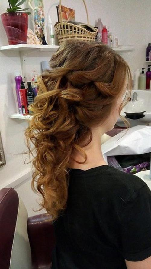 Здравствуйте!   Милые девушки, у многих возникает вопрос как быстро найти мастера, который сделает прическу/укладку/макияж. 01