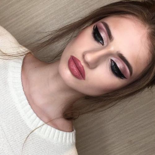 Добрый день!  Ищу модель на причёску и макияж для фотосессии желательно со светлыми крашеными волосами! 04