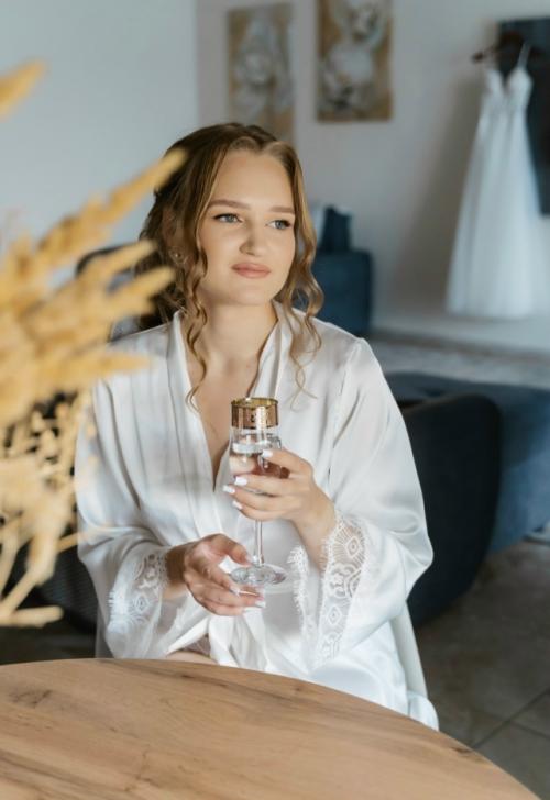 Самое важное в свадебном образе - это не макияж и прическа. 
