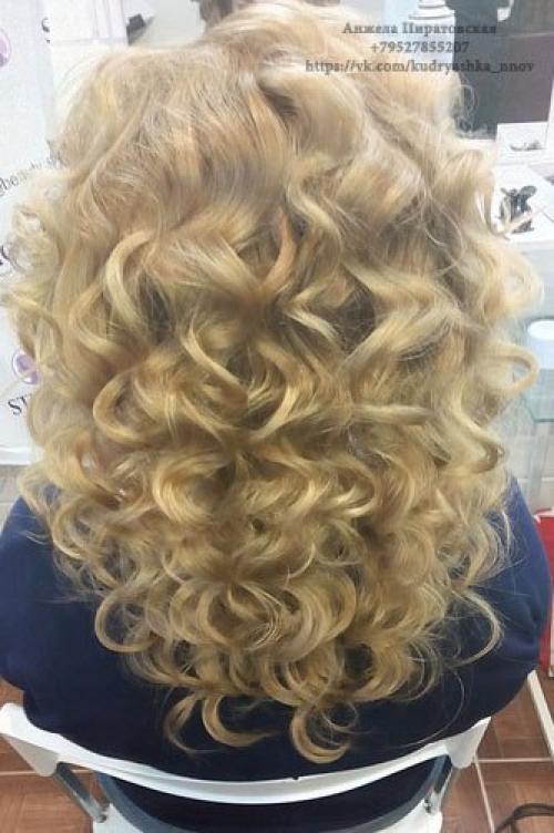 Здравствуйте!   Милые девушки, у многих возникает вопрос как быстро найти мастера, который сделает прическу/укладку/макияж. 03