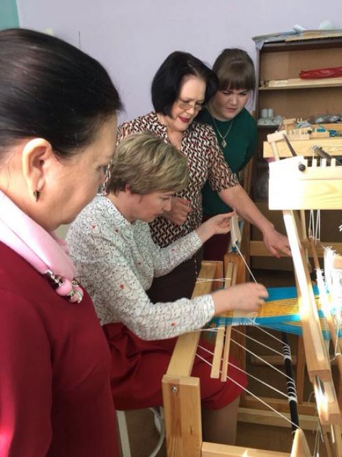 В преддверии 8 марта в центре детского творчества необычно поздравили женщин - руководителей. 02