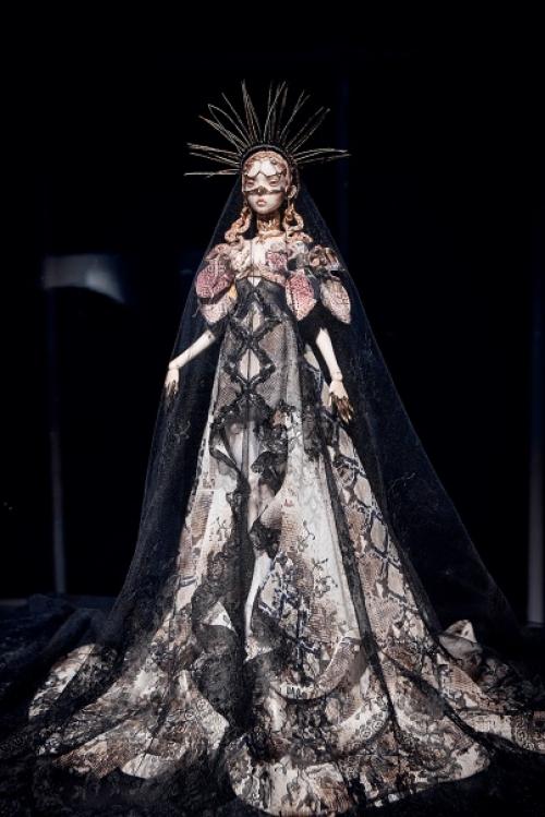 Выставку футуристических кукол Екатерины и Елены Поповых. 08 Выставку футуристических кукол Екатерины и Елены Поповых. 08