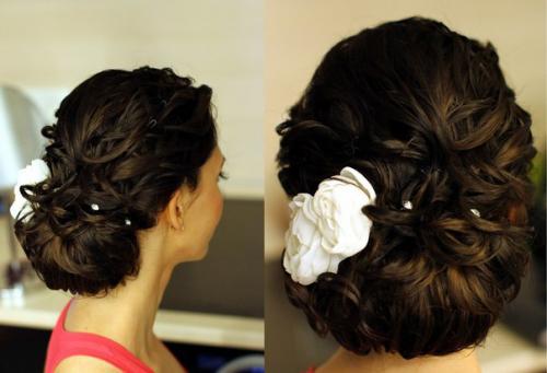 Прическа и макияж - эти две вещи необходимы. 01