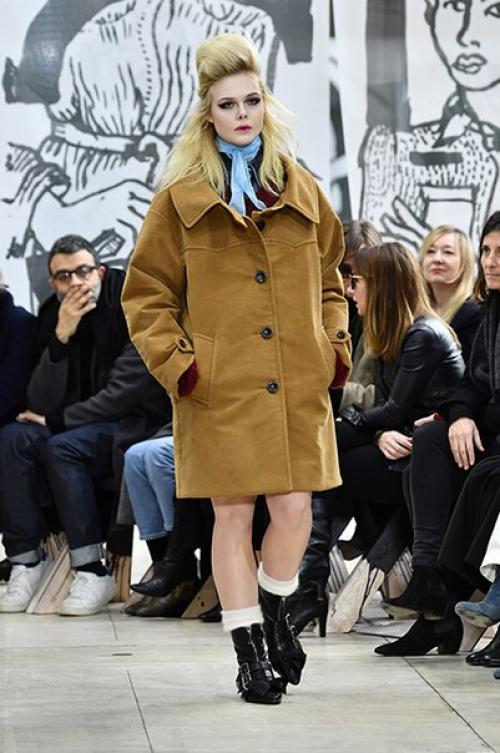 Неделя моды в Париже: Елена перминова, Кайя Гербер, эль фаннинг, джорджия Мэй джаггер и другие на показе Miu Miu. 01