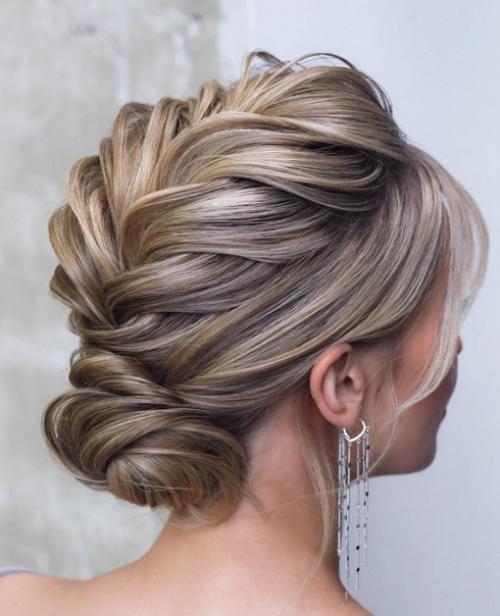 Тенденции свадебного макияжа и причесок 2022. 05