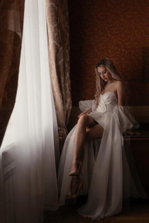 Обожаю создавать свадебные образы, вообще люблю работать с невестами, потому что они такие нежные и женственные. 06
