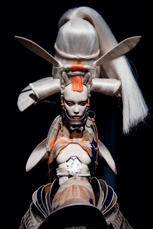 Выставку футуристических кукол Екатерины и Елены Поповых. 01 Выставку футуристических кукол Екатерины и Елены Поповых. 01