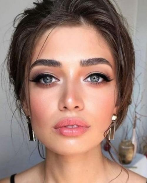 Тенденции свадебного макияжа и причесок 2022. 04