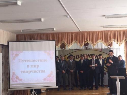 В преддверии 8 марта в центре детского творчества необычно поздравили женщин - руководителей. 09