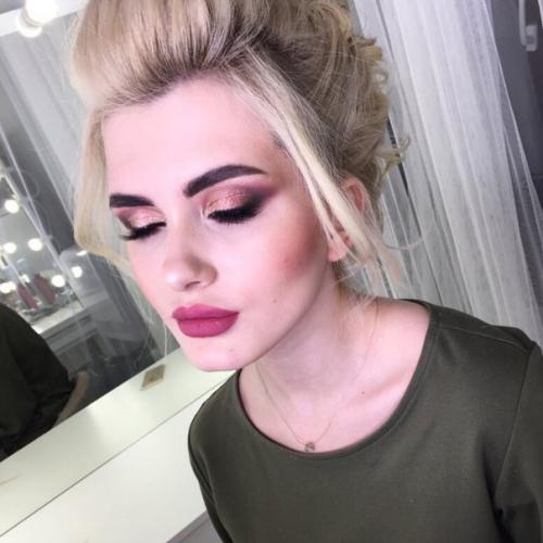 Добрый день!  Ищу модель на причёску и макияж для фотосессии желательно со светлыми крашеными волосами! 01