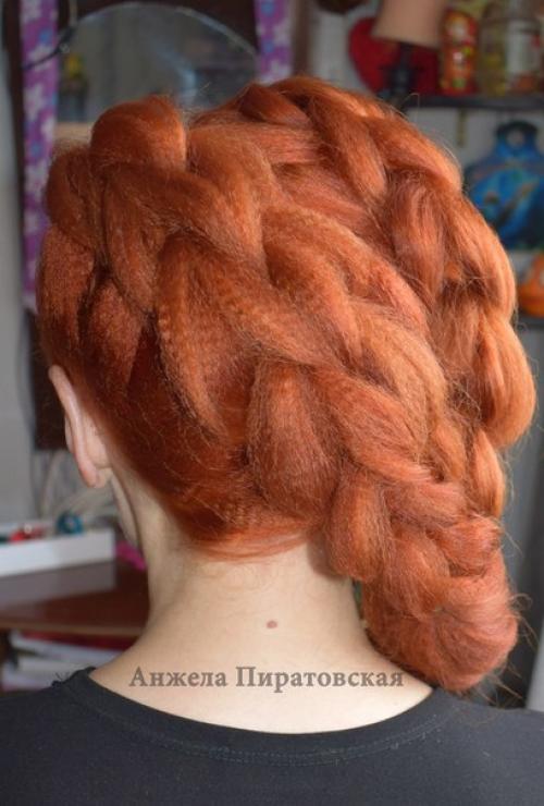 Здравствуйте!   Милые девушки, у многих возникает вопрос как быстро найти мастера, который сделает прическу/укладку/макияж. 02