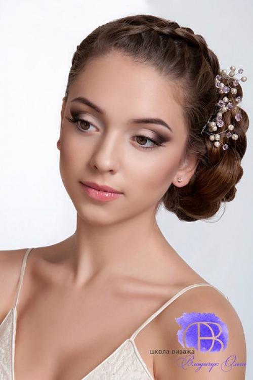 Окрашивание и коррекция бровей, макияж, причёски. 09