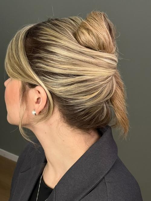 Свой образ с легким макияжем и универсальной прической преобрази! 01