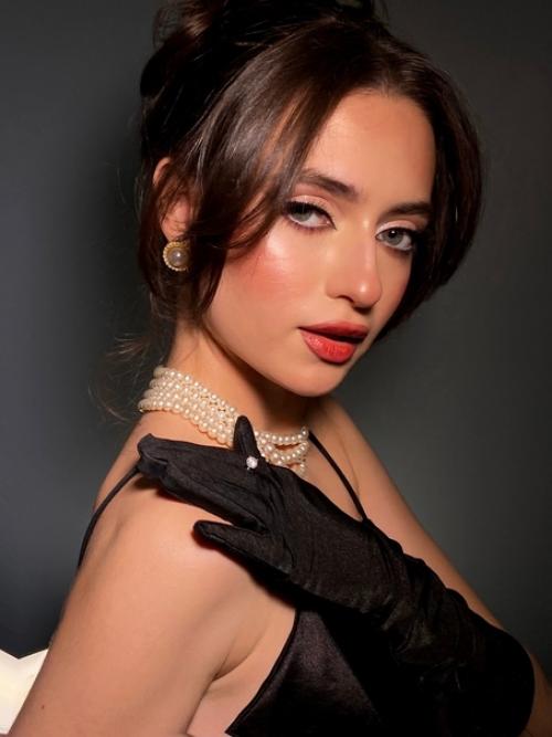 Я визажист и стилист по причёскам с 2016 года. 08