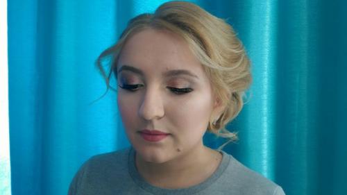 Милые девушки?   Спешите записаться на макияж и/или прическу по приятной цене. 05