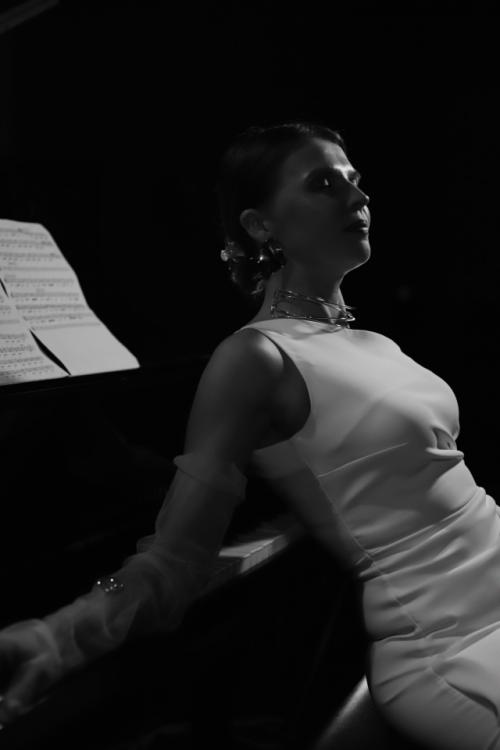 Когда Ира написала мне, что хочет на фотосессию ко дню рождения, в моей голове сразу всплыли картинки. 09