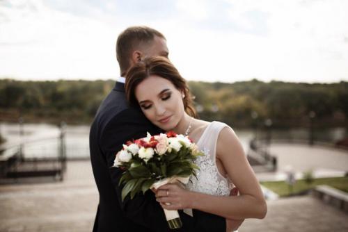 Дорогие девушки!  Предлагаю услуги стилиста, работаю на профессиональной косметике. 06