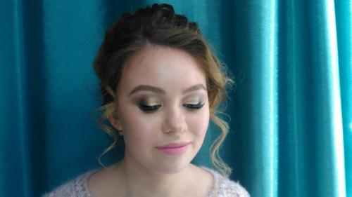 Милые девушки?   Спешите записаться на макияж и/или прическу по приятной цене. 07