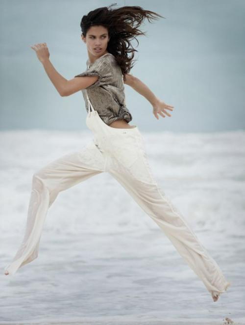 Iron Maiden: Сара сампайо в фотосессии Жиля бенсимона для Elle UK May 2016. 02