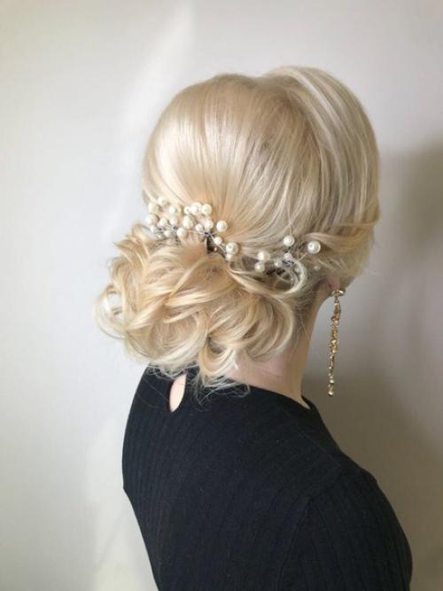 Дорогие девушки!  Предлагаю услуги стилиста, работаю на профессиональной косметике. 03