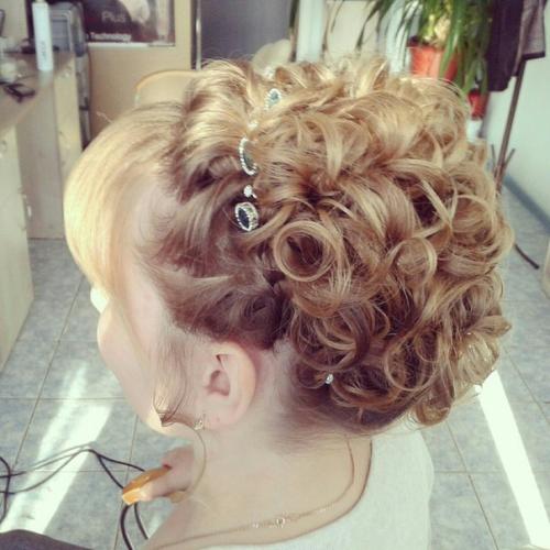 Пора выпускных в детских садах и школах близится. 03