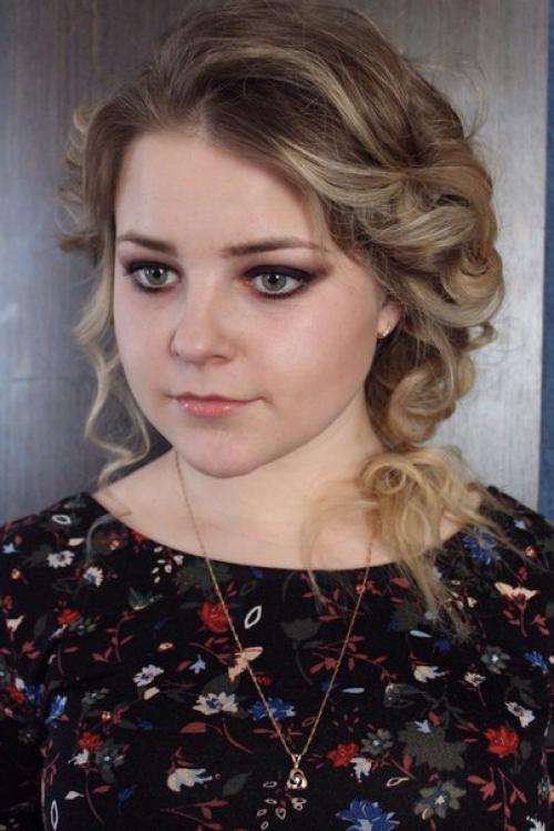 Здравствуйте, я сертифицированный визажист - стилист, бровист, ищу много моделей для пополнения портфолио, отработки техник и повышения скорости. 03