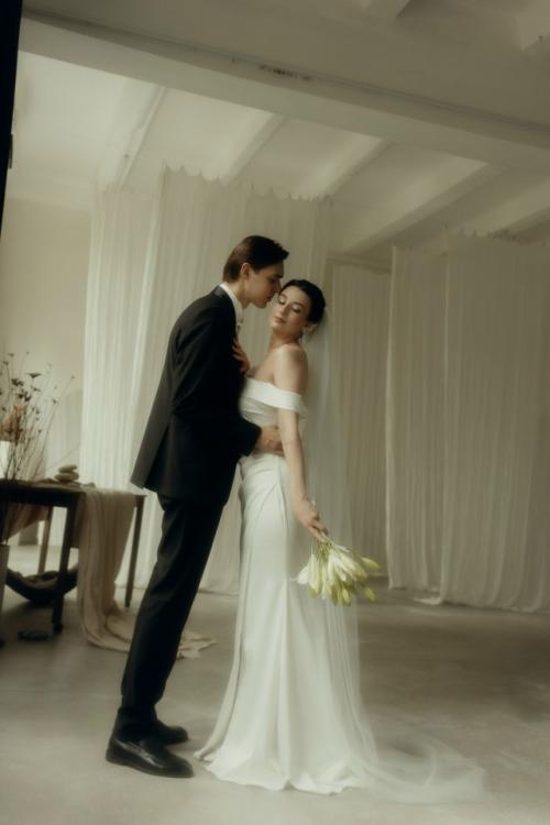 Как подобрать макияж и прическу под платье: 01