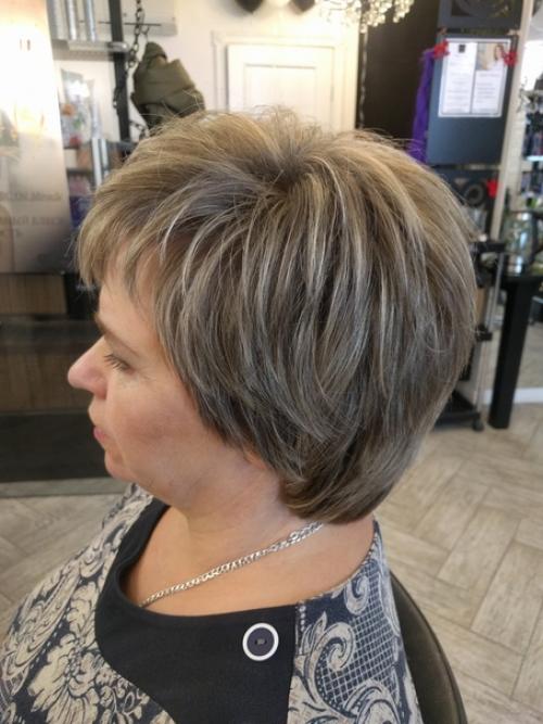 Укладка феном. В последнее время милые дамы предпочитают делать торжественную укладку самостоятельно. 01