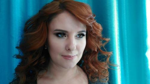 Милые девушки?   Спешите записаться на макияж и/или прическу по приятной цене. 04