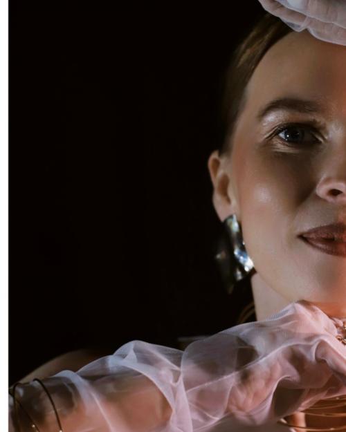 Когда Ира написала мне, что хочет на фотосессию ко дню рождения, в моей голове сразу всплыли картинки. 07