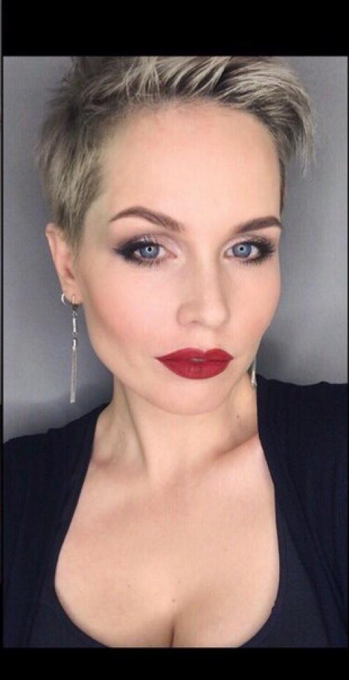 Уважаемые мастера!  Ищу волшебницу, что сможет собрать к выпускному 27. 01