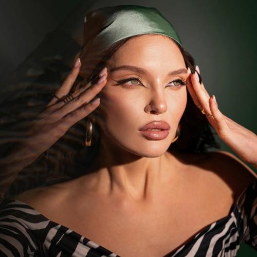 Я визажист и стилист по причёскам с 2016 года. 04