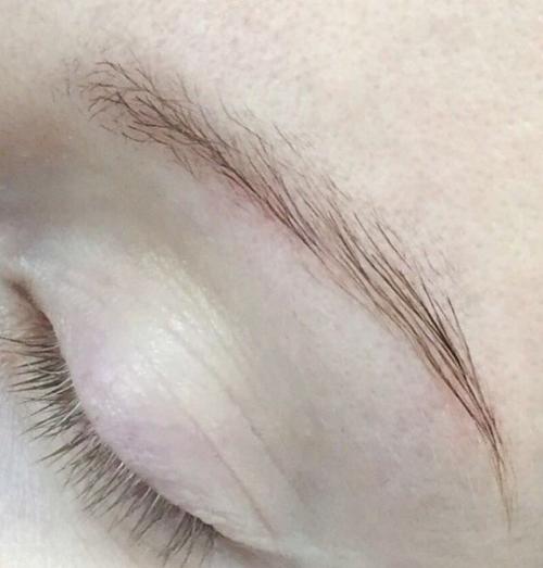 Мы приглашаем на Микроблейдинг бровей. 01